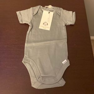 New 8 pcs Gerber 3-6 month grey onesies organic cotton